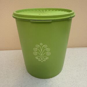 Tupperware Servalier Canister 807-7 with Lid 808-31 in Apple Green Starburst